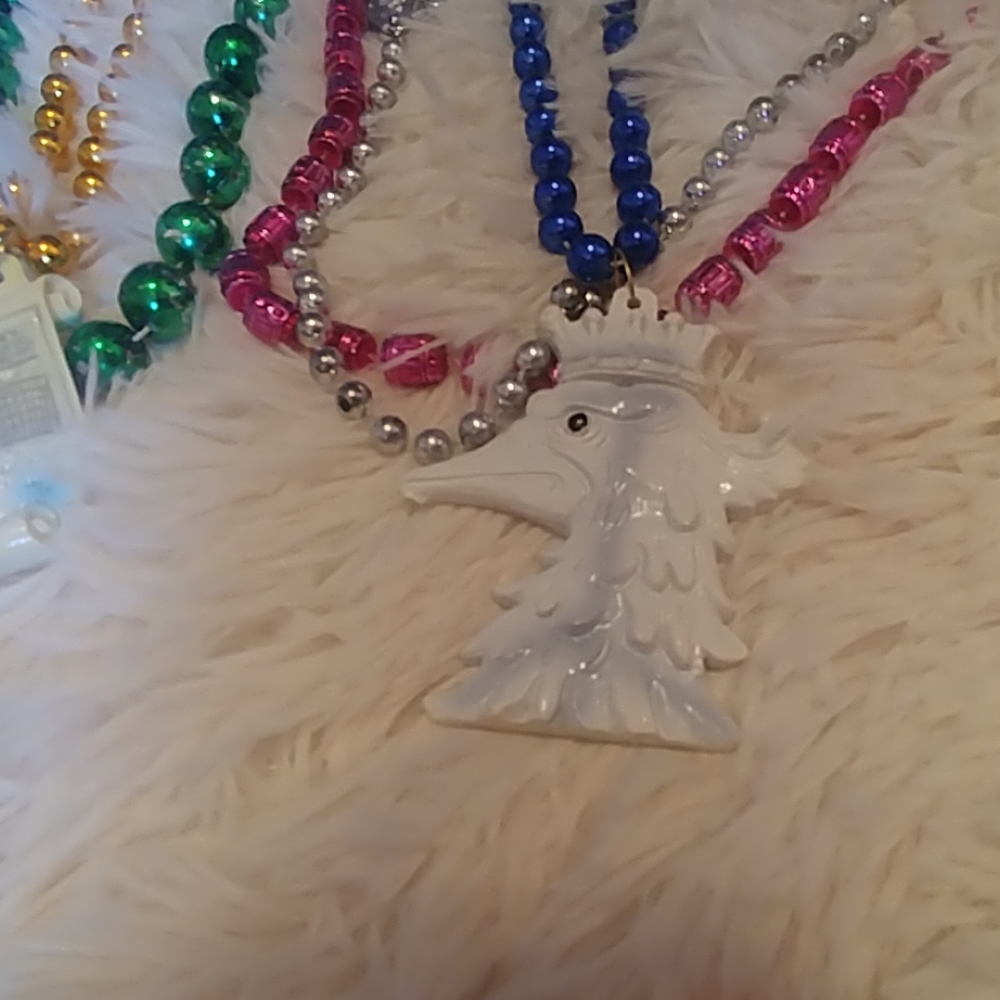 Mardi gras beads - Picture 3 of 4